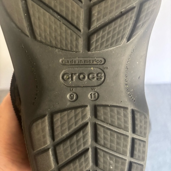 Crocs Black Fuzzy Lined, Corduroy Trim Winter Clogs Men’s 9 / Women’s 11 - Picture 10 of 11